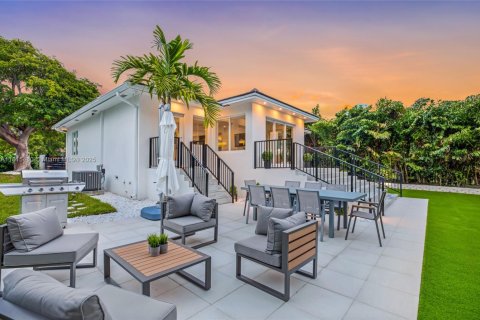 House in Miami, Florida 3 bedrooms № 1768561 - photo 27