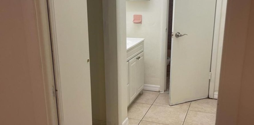 Condominio en North Miami Beach, Florida, 1 dormitorio № 1229187