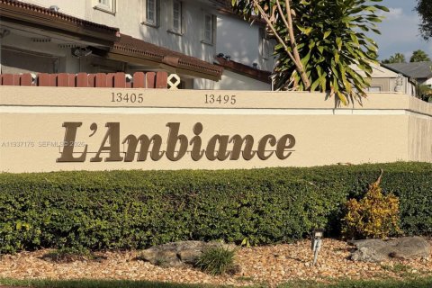 Condo in Miami, Florida, 2 bedrooms  № 2152594 - photo 2