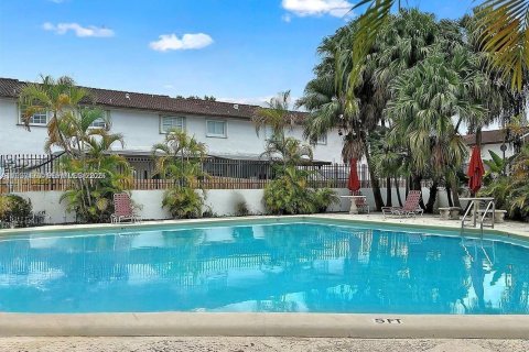 Condo in Miami, Florida, 2 bedrooms  № 2152594 - photo 26