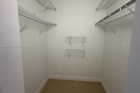 Condo in Miami, Florida, 2 bedrooms  № 2152594 - photo 15