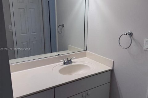 Condo in Miami, Florida, 2 bedrooms  № 2152594 - photo 13