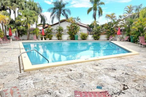 Condo in Miami, Florida, 2 bedrooms  № 2152594 - photo 27