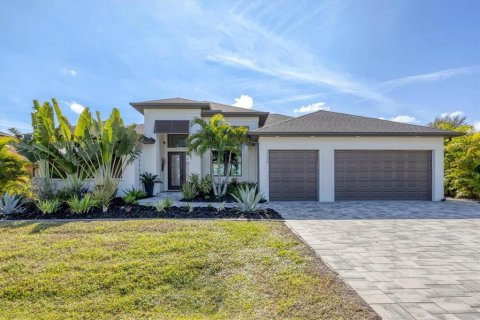 House in Port Charlotte, Florida 4 bedrooms, 229.65 sq.m. № 2166453
