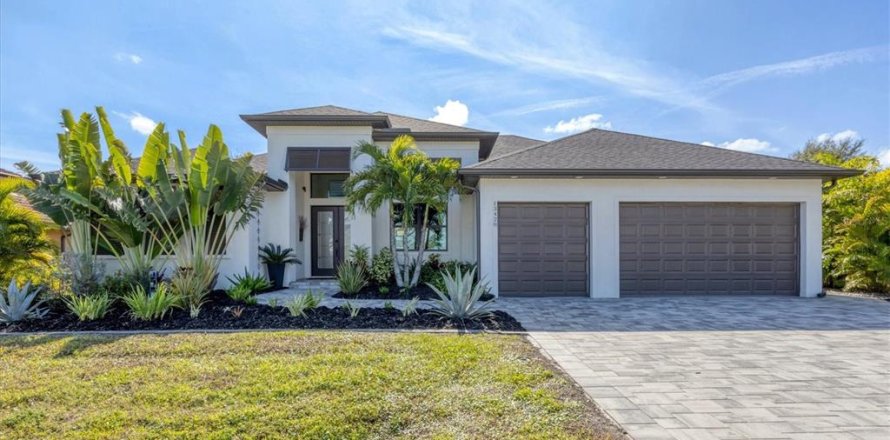 House in Port Charlotte, Florida 4 bedrooms, 229.65 sq.m. № 2166453
