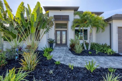 House in Port Charlotte, Florida 4 bedrooms, 229.65 sq.m. № 2166453 - photo 3