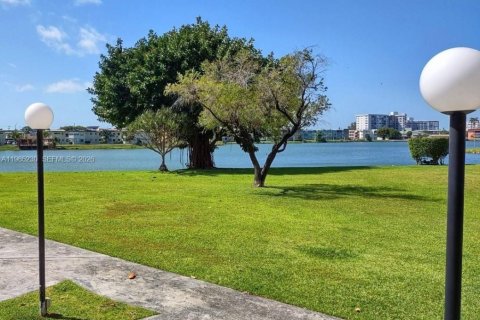 Condo in Miami, Florida, 1 bedroom  № 2026508 - photo 15