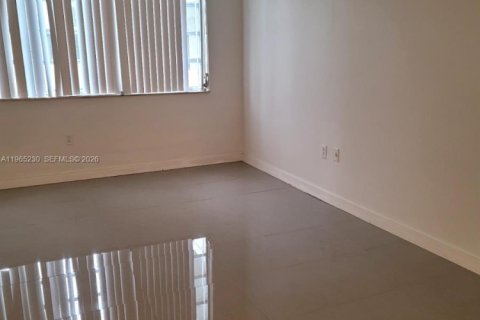 Condo in Miami, Florida, 1 bedroom  № 2026508 - photo 10