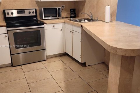 Condo in Miami, Florida, 1 bedroom  № 2026508 - photo 6