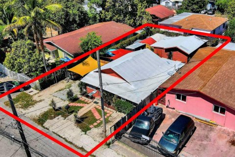 Propiedad comercial en venta en Miami, Florida, 144.74 m2 № 1862018 - foto 8