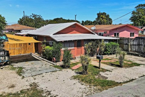 Propiedad comercial en venta en Miami, Florida, 144.74 m2 № 1862018 - foto 5