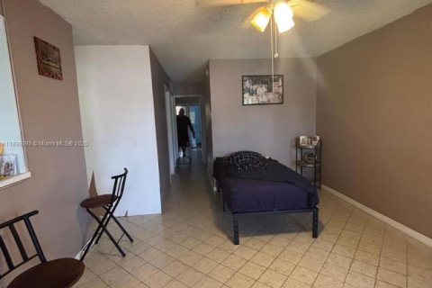 Condo in Miami Gardens, Florida, 1 bedroom  № 1951153 - photo 11