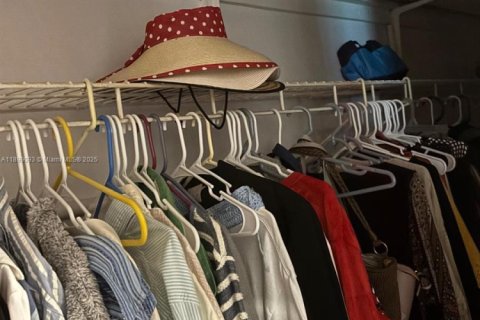 Condo in Miami Gardens, Florida, 1 bedroom  № 1951153 - photo 18