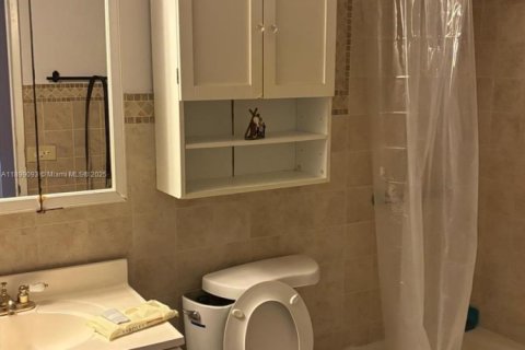 Condo in Miami Gardens, Florida, 1 bedroom  № 1951153 - photo 17