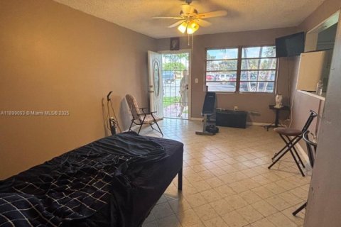 Condo in Miami Gardens, Florida, 1 bedroom  № 1951153 - photo 16