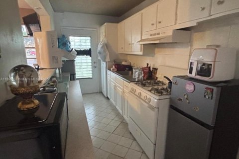 Condo in Miami Gardens, Florida, 1 bedroom  № 1951153 - photo 12