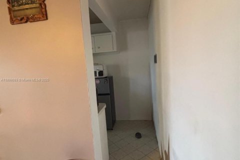 Condo in Miami Gardens, Florida, 1 bedroom  № 1951153 - photo 13