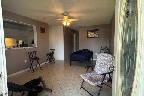 Condo in Miami Gardens, Florida, 1 bedroom  № 1951153 - photo 10
