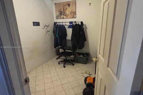 Condo in Miami Gardens, Florida, 1 bedroom  № 1951153 - photo 15