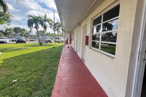 Condo in Miami Gardens, Florida, 1 bedroom  № 1951153 - photo 8