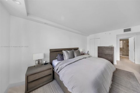 Condo in Miami, Florida, 3 bedrooms  № 1888804 - photo 13