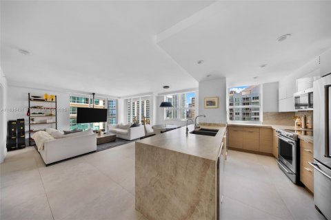 Condo in Miami, Florida, 3 bedrooms  № 1888804 - photo 1