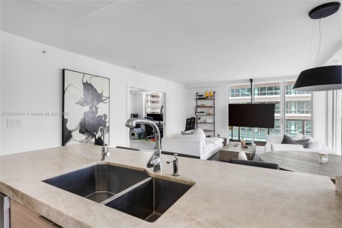 Condo in Miami, Florida, 3 bedrooms  № 1888804 - photo 3