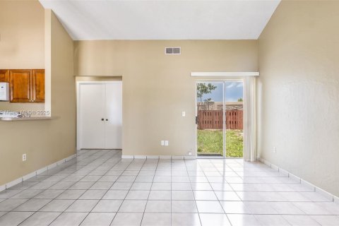 Casa en venta en Miramar, Florida, 2 dormitorios, 92.07 m2 № 1857449 - foto 7