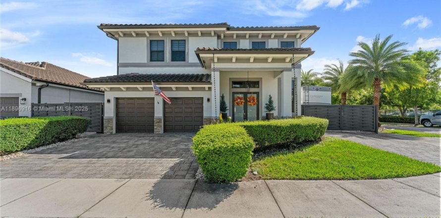 House in Miami, Florida 5 bedrooms, 302.95 sq.m. № 1948406