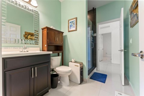House in Miami, Florida 5 bedrooms, 302.95 sq.m. № 1948406 - photo 30