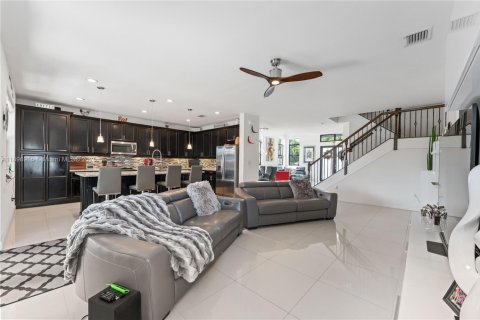 House in Miami, Florida 5 bedrooms, 302.95 sq.m. № 1948406 - photo 15