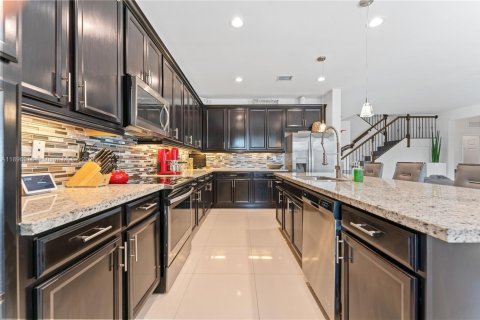 House in Miami, Florida 5 bedrooms, 302.95 sq.m. № 1948406 - photo 10