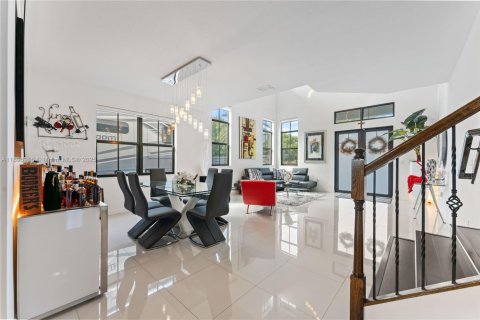 House in Miami, Florida 5 bedrooms, 302.95 sq.m. № 1948406 - photo 7