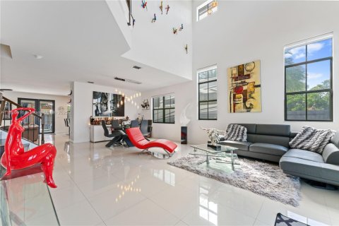House in Miami, Florida 5 bedrooms, 302.95 sq.m. № 1948406 - photo 4
