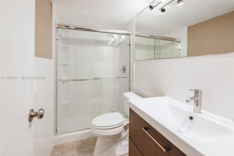 Condo in Hallandale Beach, Florida, 2 bedrooms  № 2051524 - photo 23
