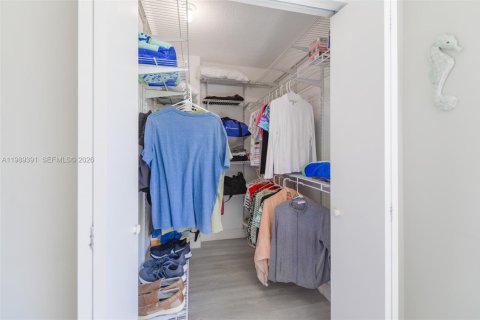 Condo in Hallandale Beach, Florida, 2 bedrooms  № 2051524 - photo 18