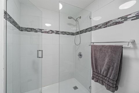 Condo in West Palm Beach, Florida, 1 bedroom № 2178682 - photo 14