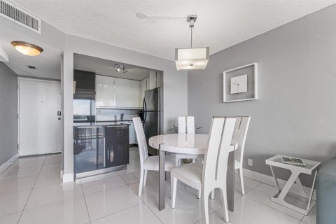 Condo in West Palm Beach, Florida, 1 bedroom № 2178682 - photo 6