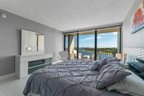 Condo in West Palm Beach, Florida, 1 bedroom № 2178682 - photo 11