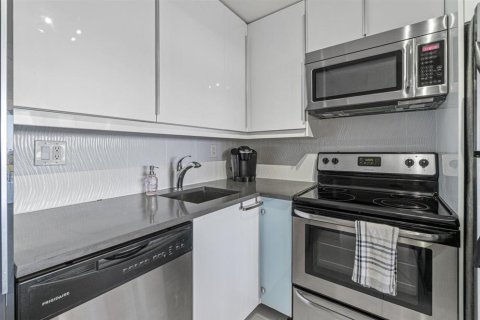 Condo in West Palm Beach, Florida, 1 bedroom № 2178682 - photo 8