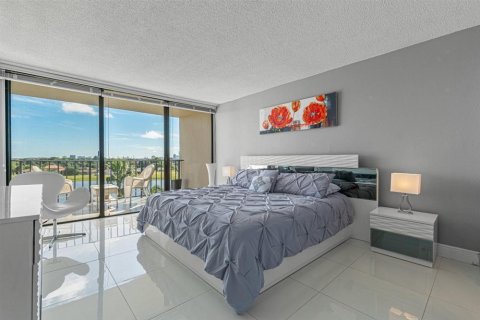 Condo in West Palm Beach, Florida, 1 bedroom № 2178682 - photo 12