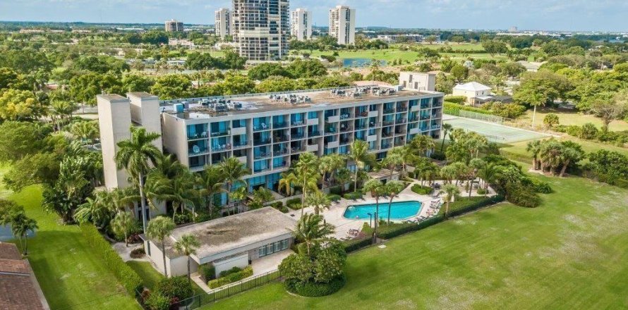 Condo in West Palm Beach, Florida, 1 bedroom № 2178682