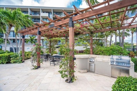 Condo in West Palm Beach, Florida, 1 bedroom № 2178682 - photo 20