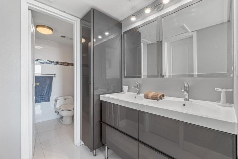 Condo in West Palm Beach, Florida, 1 bedroom № 2178682 - photo 13