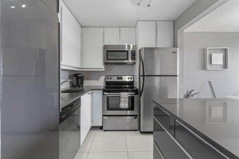 Condo in West Palm Beach, Florida, 1 bedroom № 2178682 - photo 7