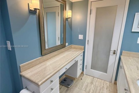 Condo in North Miami Beach, Florida, 1 bedroom  № 1688857 - photo 11