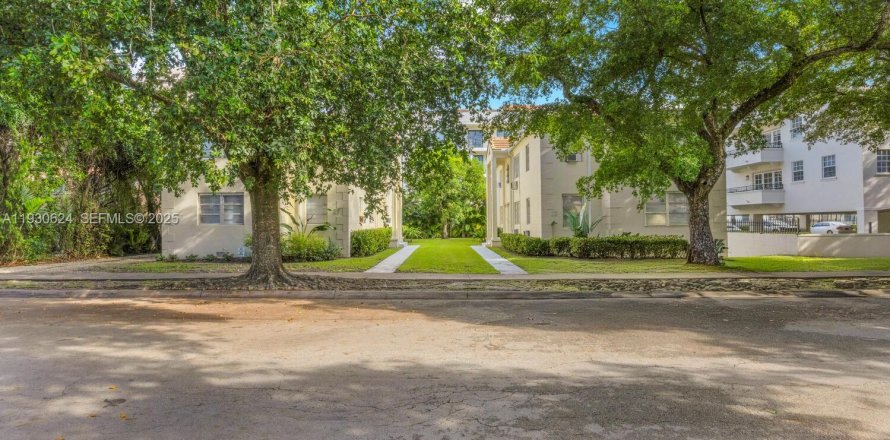 Квартира в Корал-Гейблс, Флорида 2 спальни, 82.13м2 № 1989416