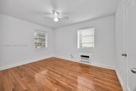 Снять в аренду квартиру в Корал-Гейблс, Флорида 2 спальни, 82.13м2, № 1989416 - фото 15