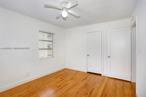 Снять в аренду квартиру в Корал-Гейблс, Флорида 2 спальни, 82.13м2, № 1989416 - фото 22