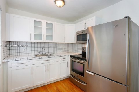 Снять в аренду квартиру в Корал-Гейблс, Флорида 2 спальни, 82.13м2, № 1989416 - фото 9